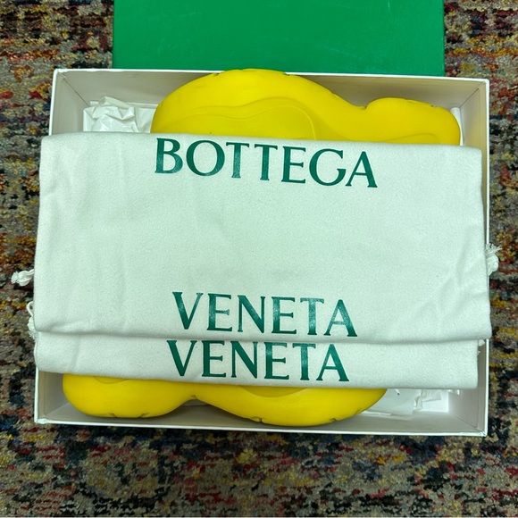 Bottega Veneta Unisex Puddle Rubber Ankle Boot - Picture 4 of 8